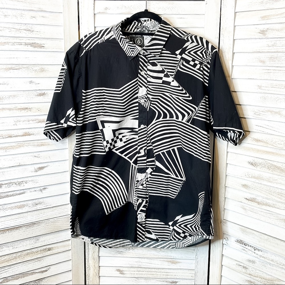 VOLCOM | Y2K Men’s Geo Collared Short Sleeve Button Up Top